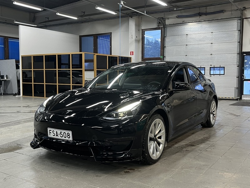 Tesla Model 3 vaihtoauto