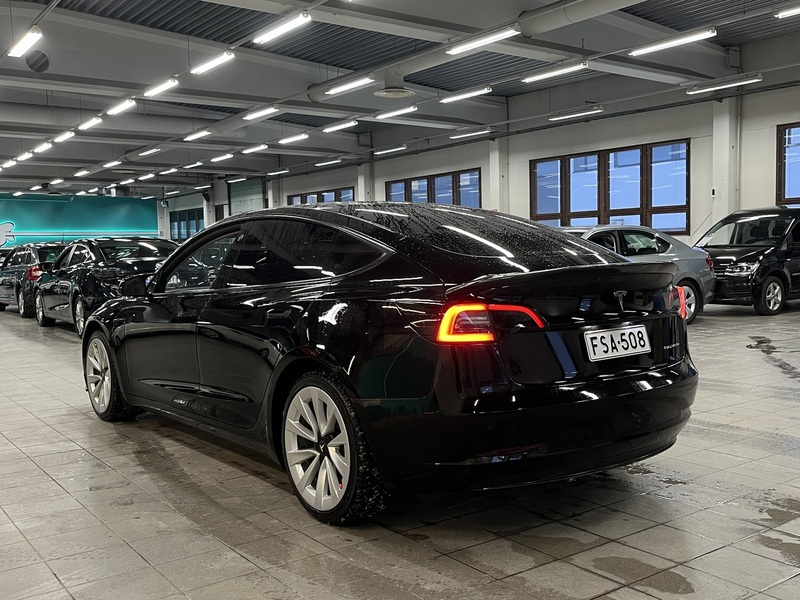 Tesla Model 3 vaihtoauto