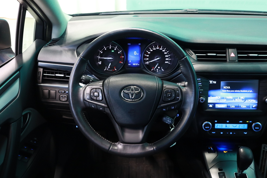 Toyota Avensis vaihtoauto