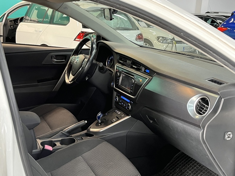 Toyota Auris vaihtoauto