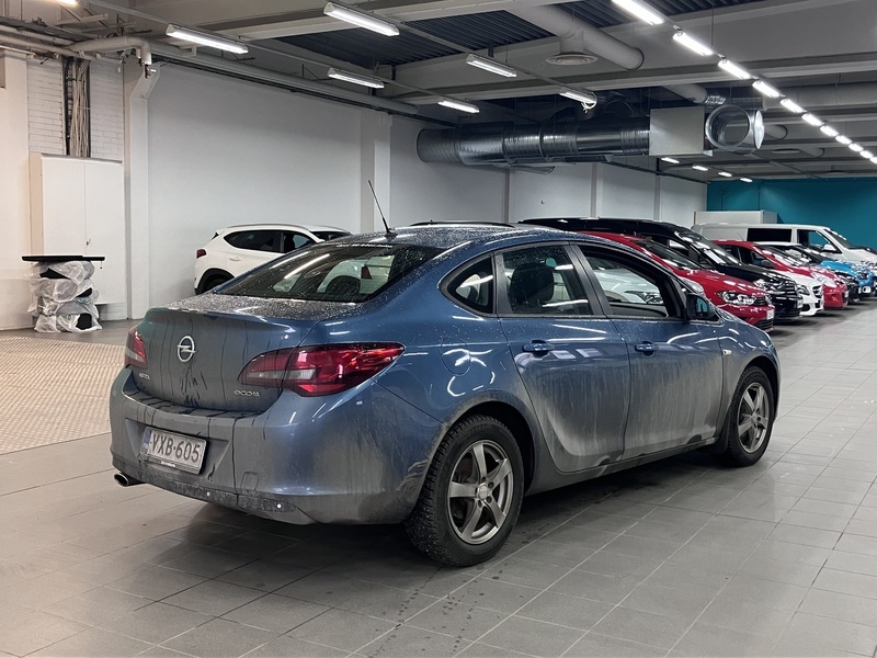 Opel Astra vaihtoauto