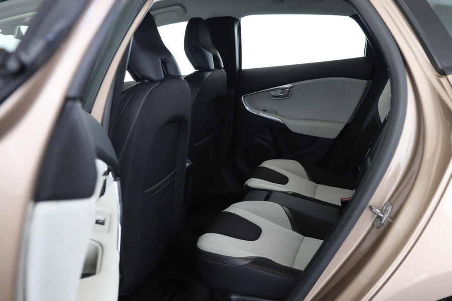 Volvo V40 Cross Country vaihtoauto