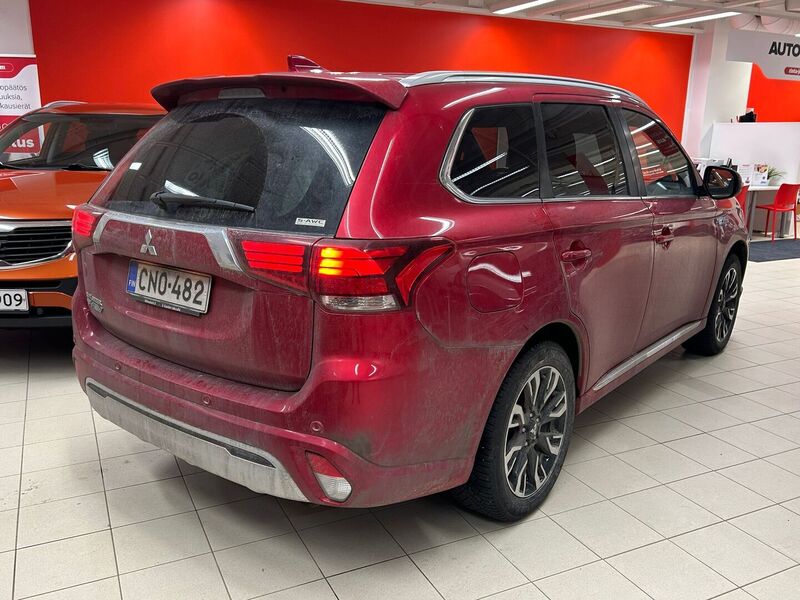 Mitsubishi Outlander PHEV vaihtoauto