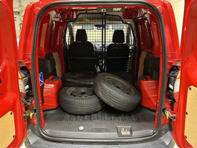 Ford Transit Courier vaihtoauto