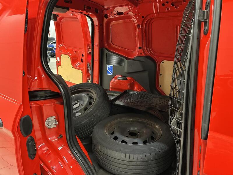 Ford Transit Courier vaihtoauto