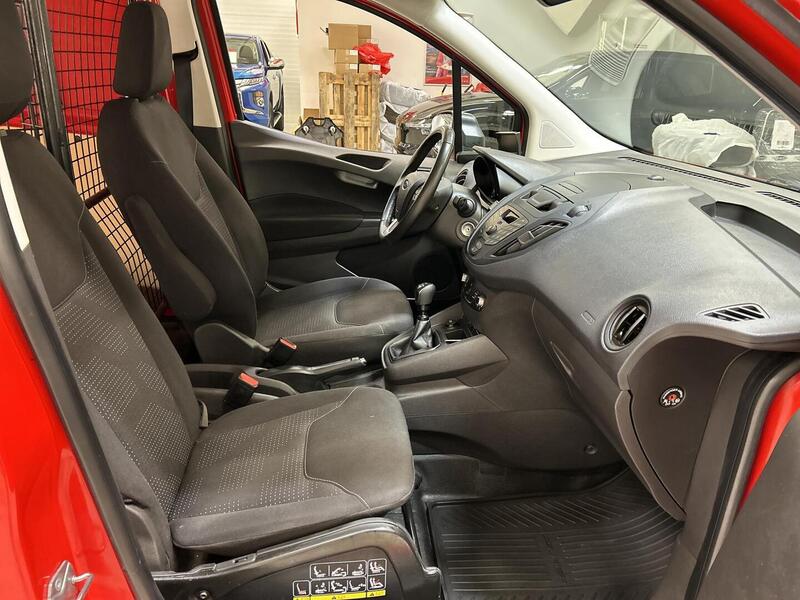 Ford Transit Courier vaihtoauto