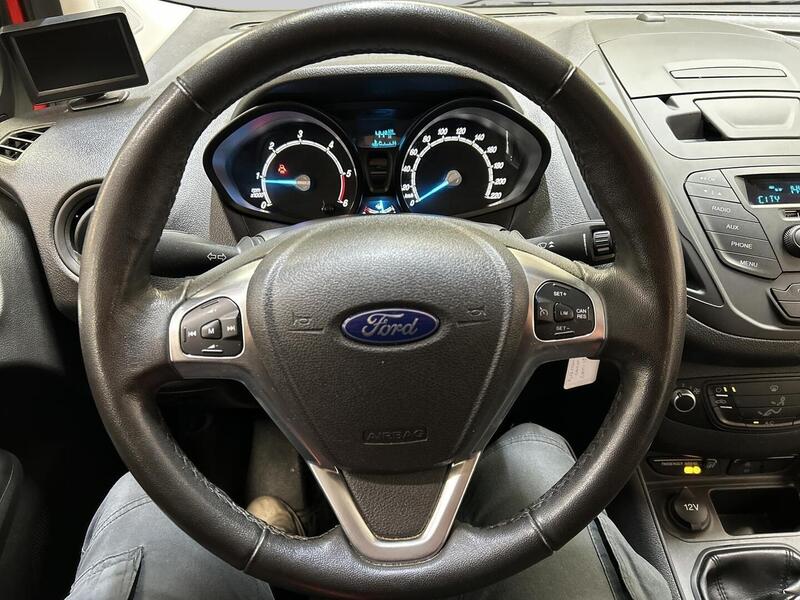 Ford Transit Courier vaihtoauto