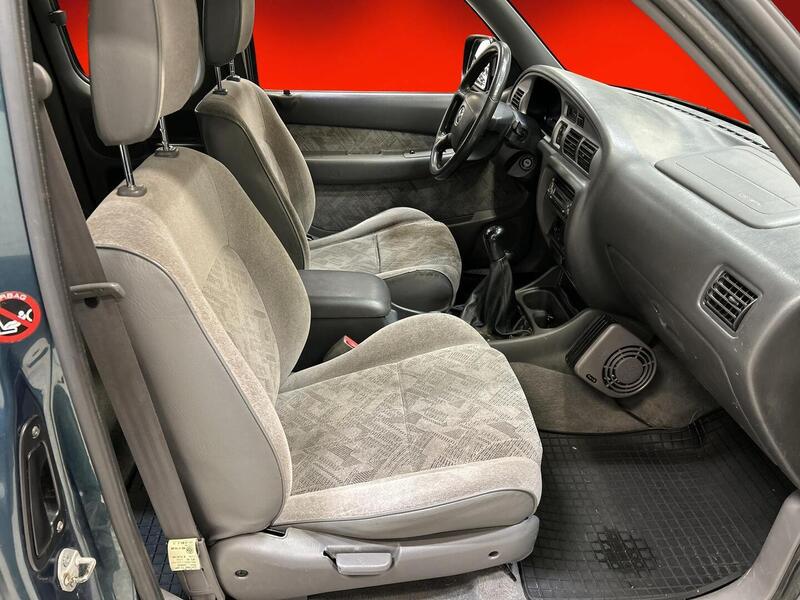 Mazda B2500 vaihtoauto