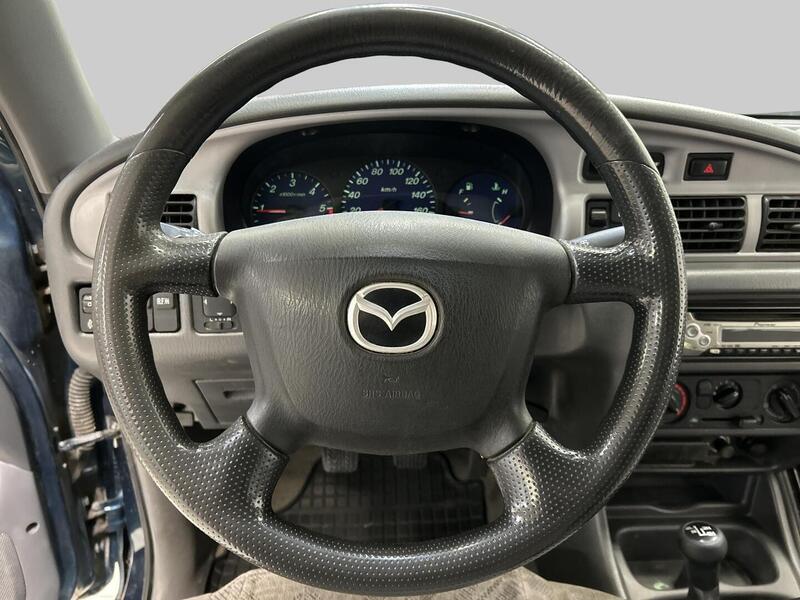 Mazda B2500 vaihtoauto