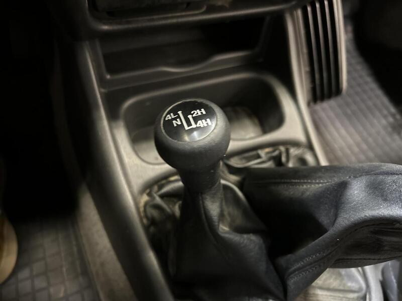 Mazda B2500 vaihtoauto