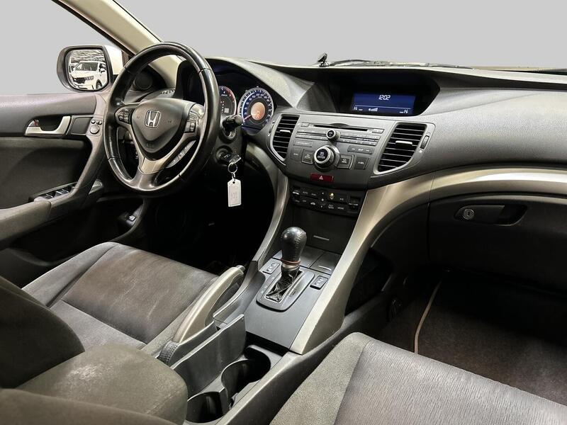 Honda Accord vaihtoauto