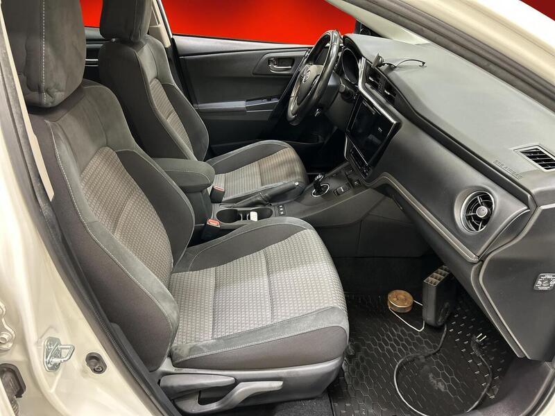 Toyota Auris vaihtoauto