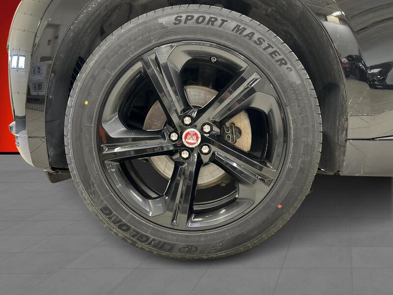 Jaguar F-PACE vaihtoauto