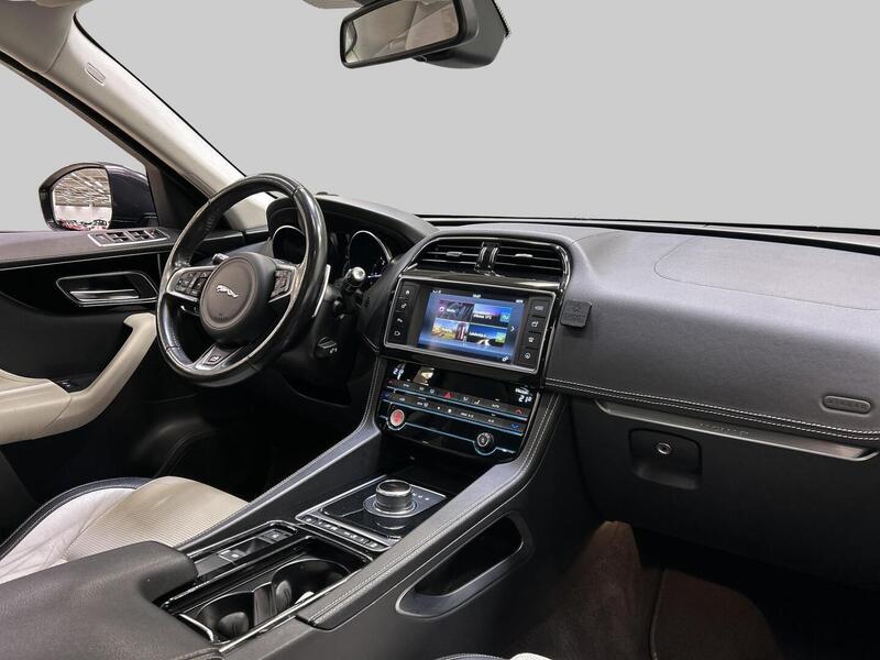 Jaguar F-PACE vaihtoauto