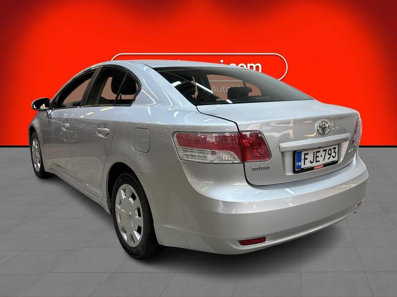 Toyota Avensis vaihtoauto