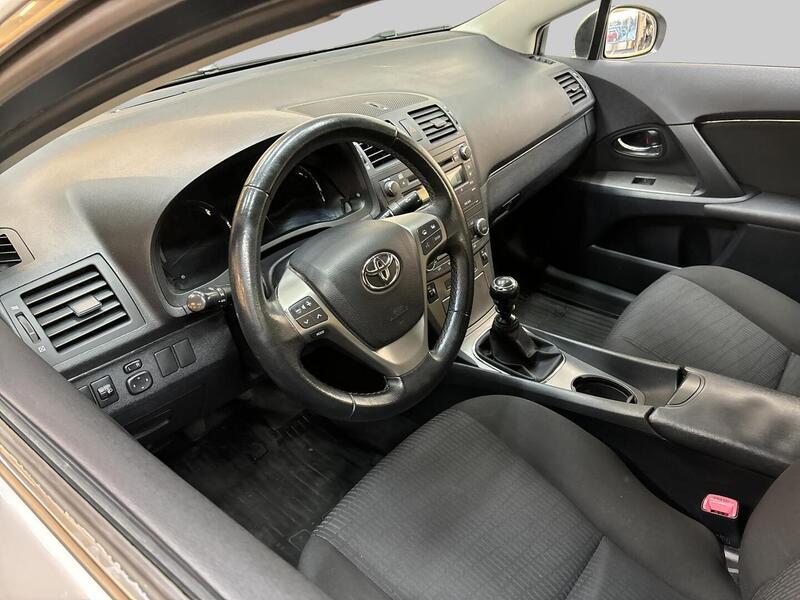 Toyota Avensis vaihtoauto