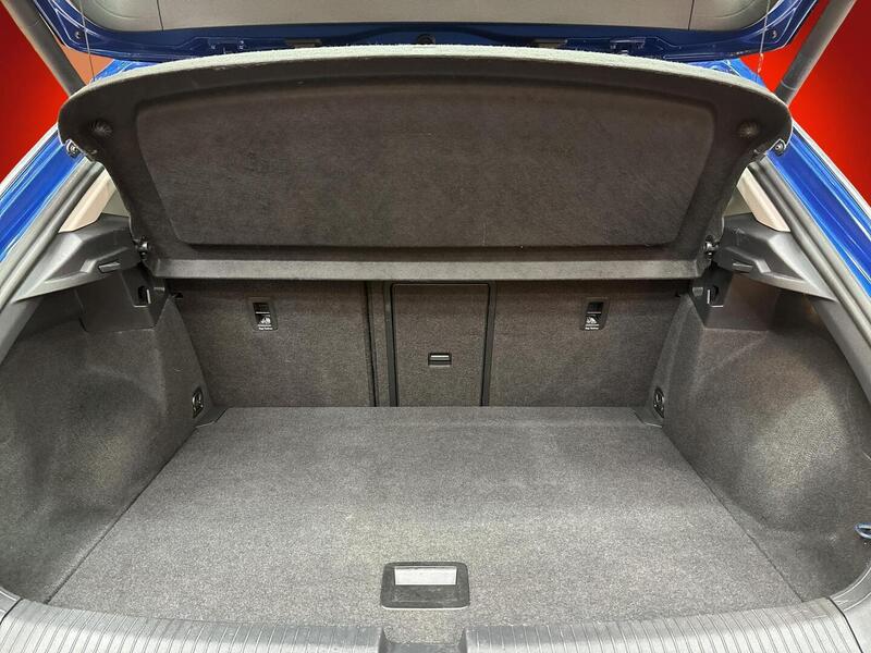 Volkswagen T-Roc vaihtoauto