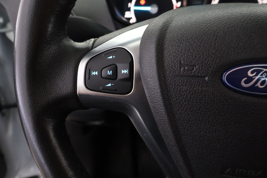 Ford Transit Courier vaihtoauto