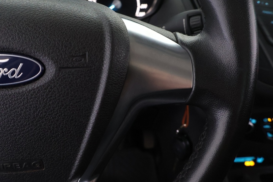 Ford Transit Courier vaihtoauto