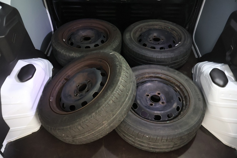 Ford Transit Courier vaihtoauto