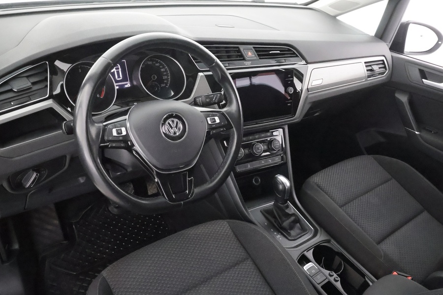 Volkswagen Touran vaihtoauto