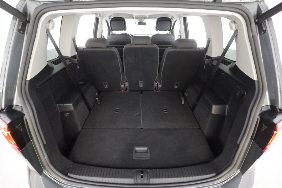 Volkswagen Touran vaihtoauto