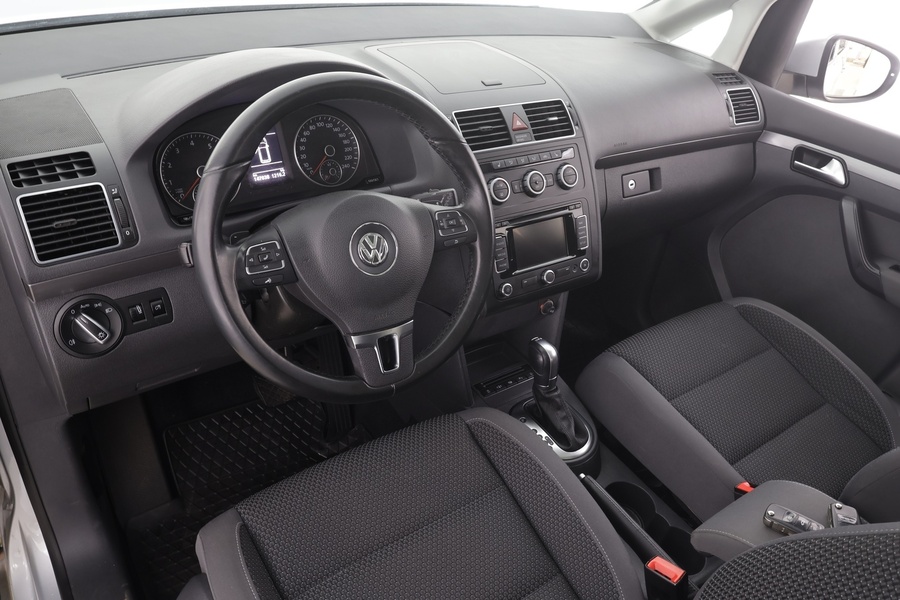 Volkswagen Touran vaihtoauto