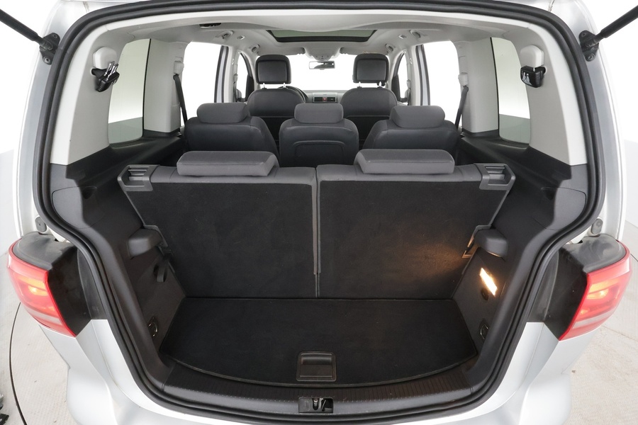 Volkswagen Touran vaihtoauto