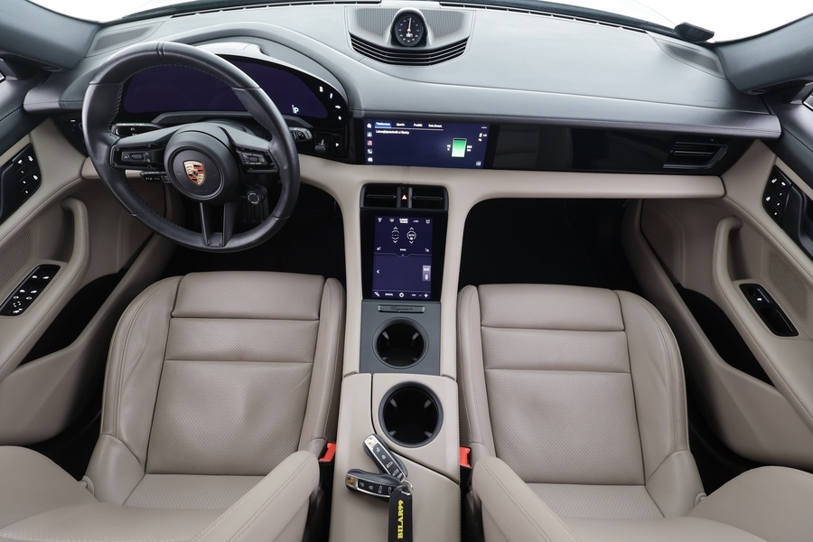 Porsche Taycan vaihtoauto