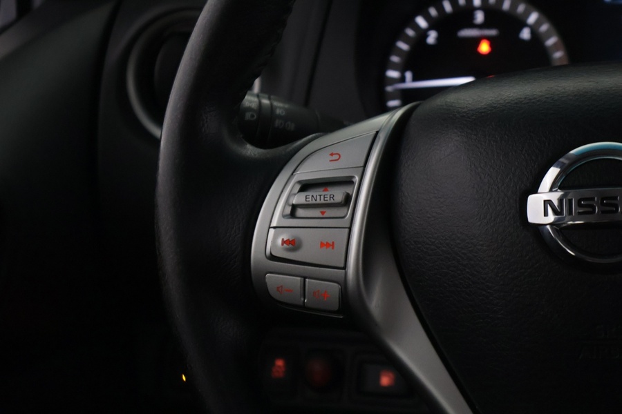 Nissan Navara vaihtoauto