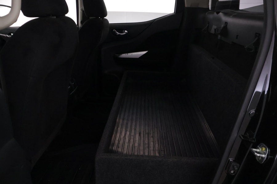 Nissan Navara vaihtoauto