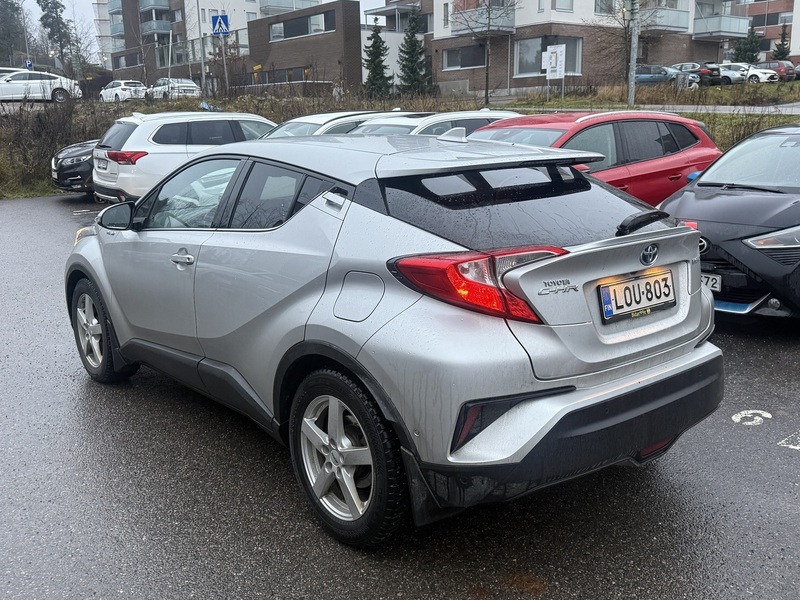 Toyota C-HR vaihtoauto