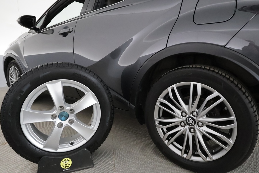 Toyota C-HR vaihtoauto