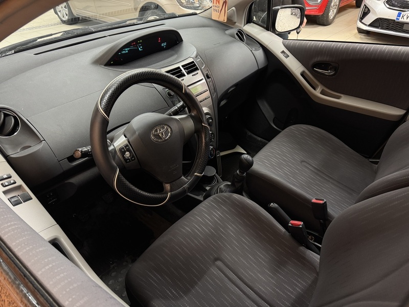 Toyota Yaris vaihtoauto