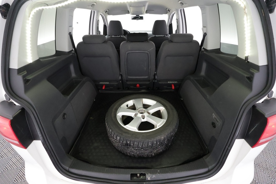 Volkswagen Touran vaihtoauto