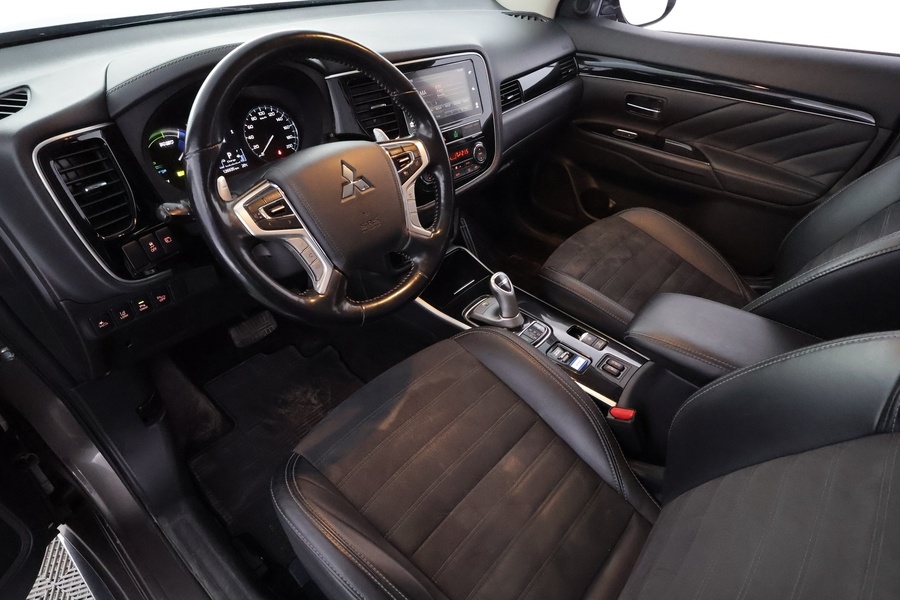 Mitsubishi Outlander PHEV vaihtoauto