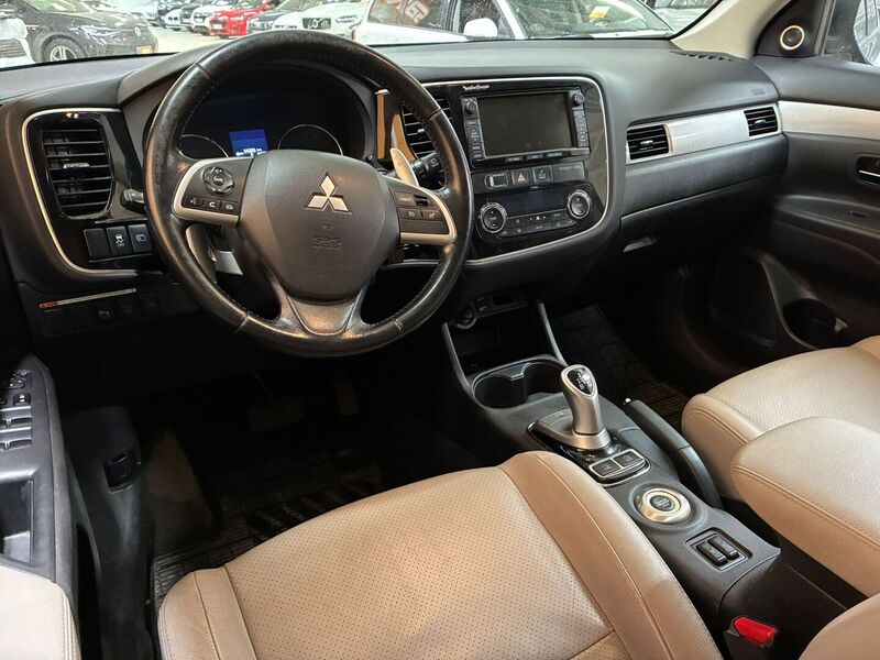 Mitsubishi Outlander PHEV vaihtoauto