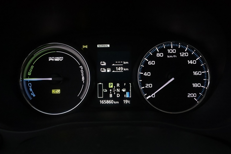 Mitsubishi Outlander PHEV vaihtoauto