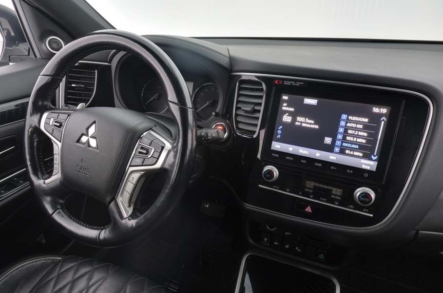 Mitsubishi Outlander PHEV vaihtoauto