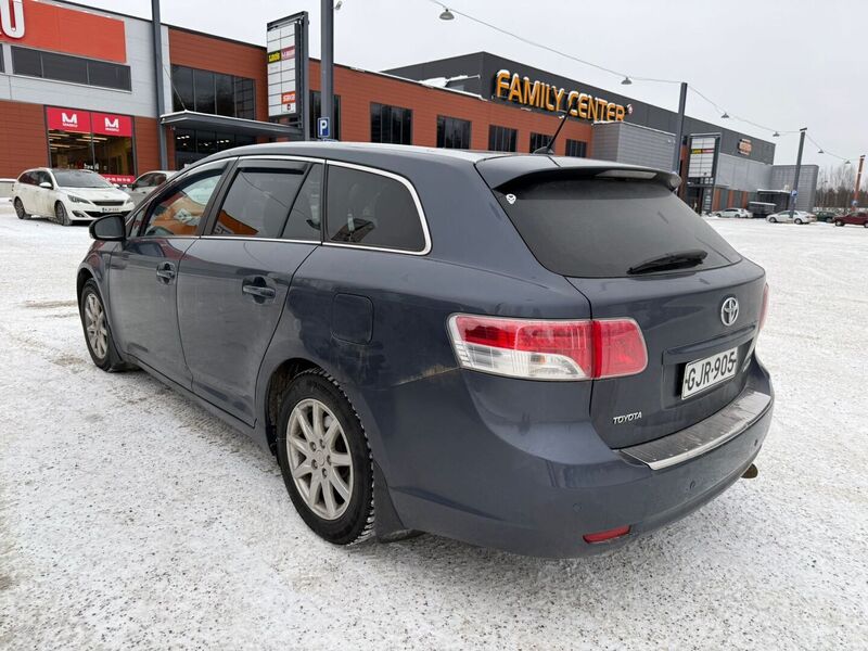 Toyota Avensis vaihtoauto