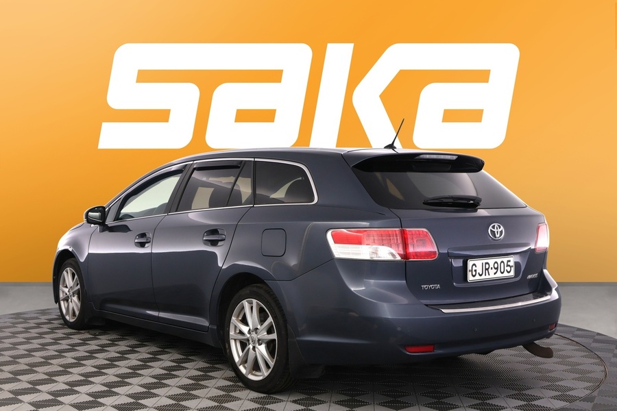 Toyota Avensis vaihtoauto