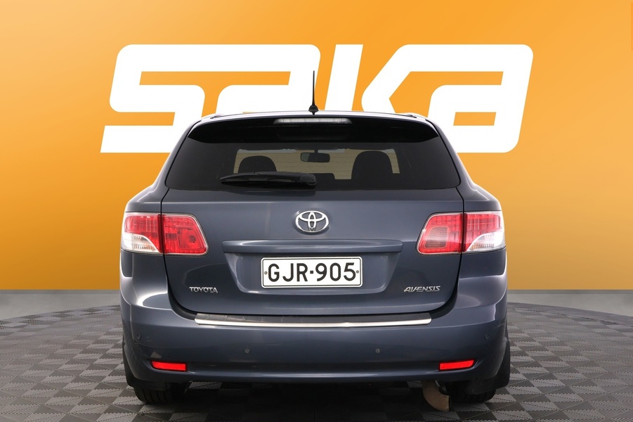 Toyota Avensis vaihtoauto