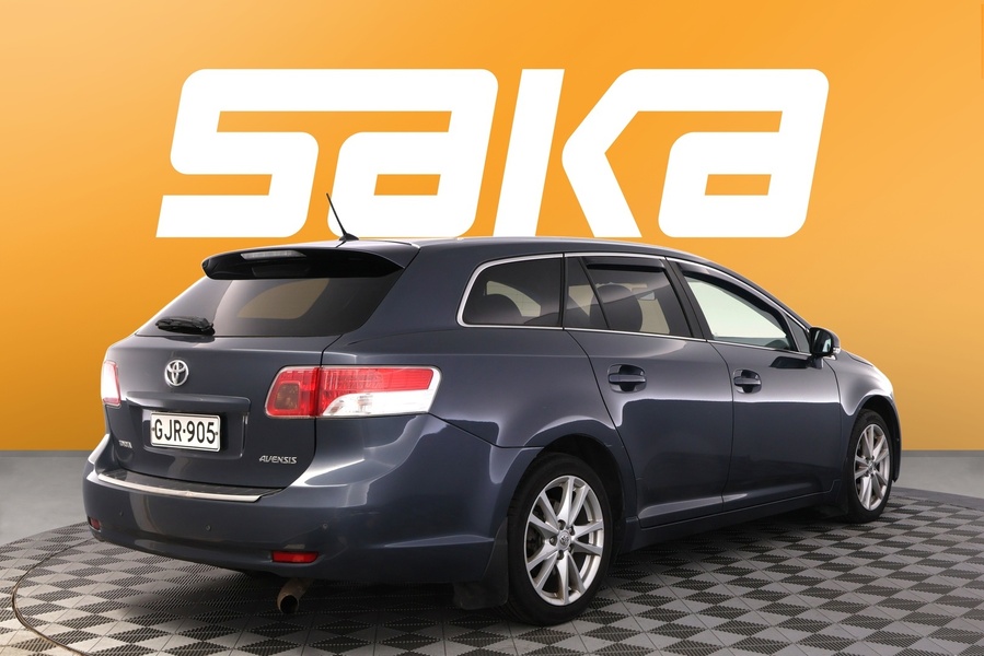 Toyota Avensis vaihtoauto