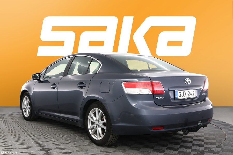 Toyota Avensis vaihtoauto