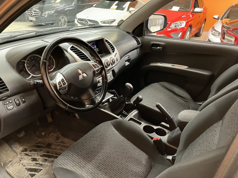 Mitsubishi L200 vaihtoauto