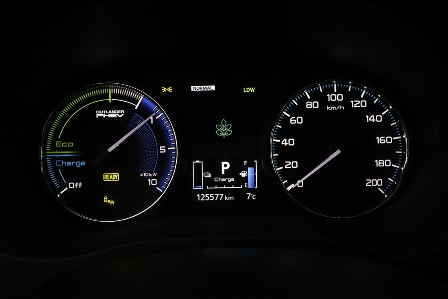 Mitsubishi Outlander PHEV vaihtoauto