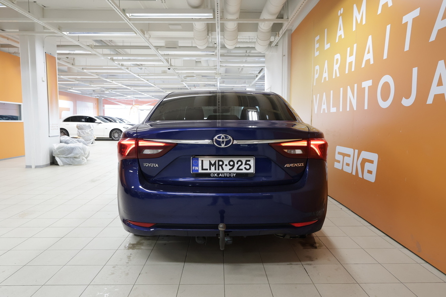 Toyota Avensis vaihtoauto