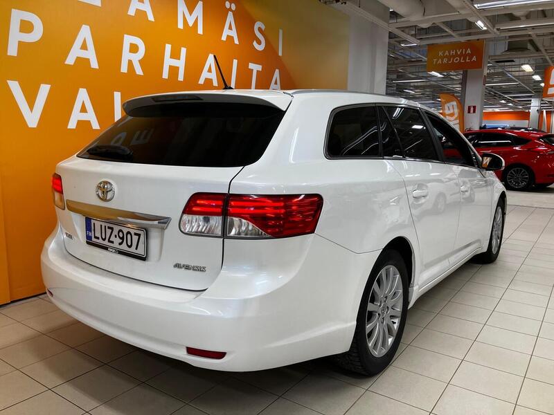 Toyota Avensis vaihtoauto