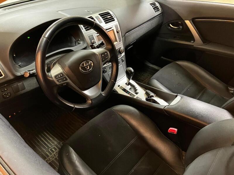 Toyota Avensis vaihtoauto