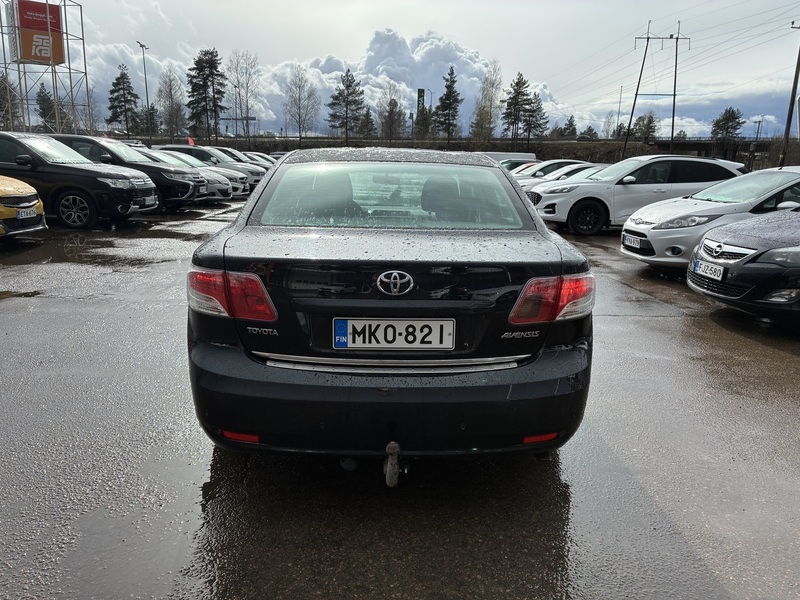 Toyota Avensis vaihtoauto